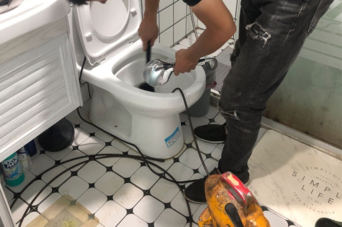 神农架马桶堵塞自己疏通还是找师傅？专业上门服务让你省时更省心