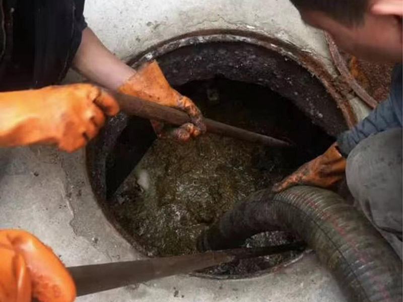 神农架清理化粪池时如何避免沼气的危害？